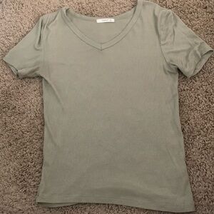 Stretchy 2010s V-neck shirt